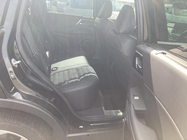 アウトランダーＰＨＥＶ Ｇ　４ＷＤ　ＭＩ－ＰＩＬＯＴ　電動テールゲート　マルチアラウンドモニター　ＢＯＳＥスピーカー　純正２０インチＡＷ　コンビＳ　ＤＯＰ：Ｆ、Ｓ、Ｒガーニッシュ　充電ケーブル有（17枚目）