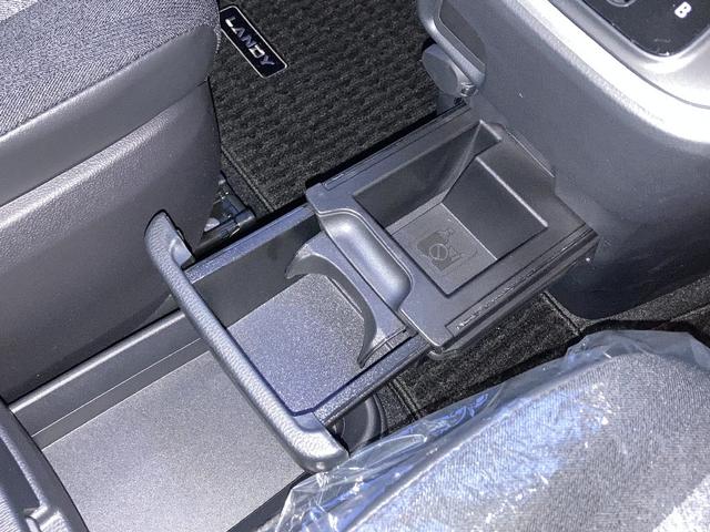 ランディ ハイブリッドG 4WD 当社仕入車輛 オーディオレス 両側電動スライドドア コーナーセンサー セーフティセンス スマートキー LEDライト 純正16インチアルミ レーダークルコン 禁煙車 保証書 寒冷地仕様(9枚目)