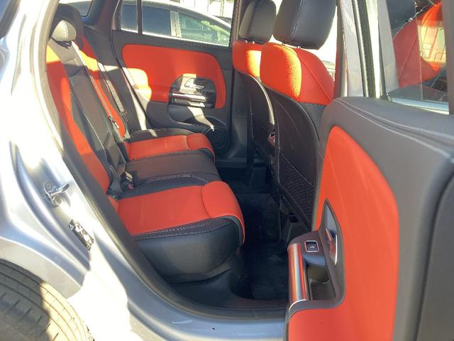 GLAクラス GLA200d 4マチック AMGラインパッケージ 4WD 当社直接買取車 10.25インチコックピットディスプレイ ワンオーナー 純正HDDナビ 全方位カメラ レザーシート パワーバックドア LEDライト ターボ クリーンディーゼル(14枚目)