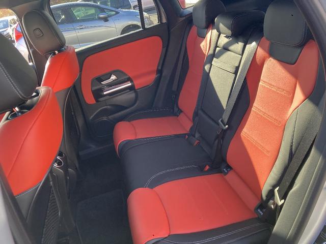 GLAクラス GLA200d 4マチック AMGラインパッケージ 4WD 当社直接買取車 10.25インチコックピットディスプレイ ワンオーナー 純正HDDナビ 全方位カメラ レザーシート パワーバックドア LEDライト ターボ クリーンディーゼル(16枚目)