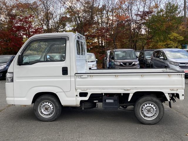 アクティトラック SDX 4WD/ラジオ/荷台ランプ/HRレベライザー/5速マニュアル/ワンオーナー記録簿Fエアバック/シガーソケット/1スピーカー/下廻り防錆施/ウレタンステアリング/パワ-ステアリング(9枚目)