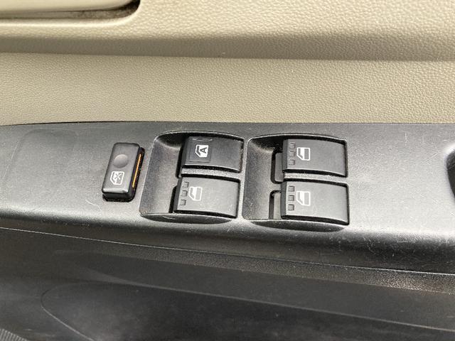 ミラ Ｘスペシャル　４ＷＤ　マニュアル５速　純正ＣＤ　　ラジオ　キーレス　ＡＢＳ　ヘッドライトレベライザ（16枚目）