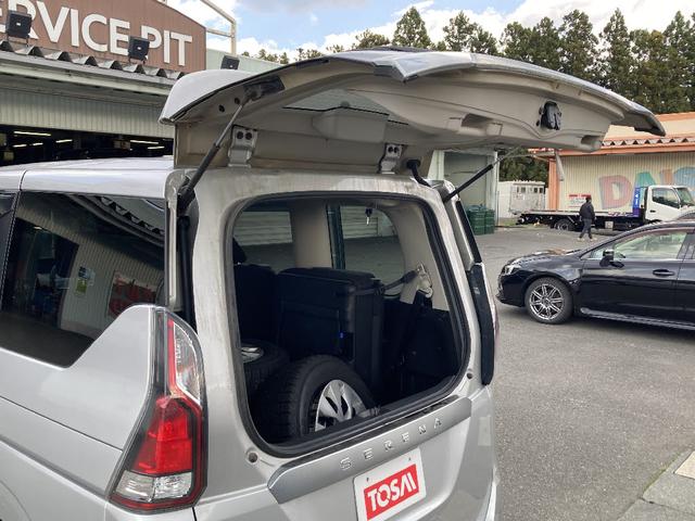 セレナ 　４ＷＤ　Ｂ　クルーズコントロール　純正アルミ　リアオートエアコン　リアオートエアコン　３列目ヒーターダクト　４ＳＰＫ　標識探知機能　踏み間違い防止　車線逸脱警報　エマージェンシーブレーキ（8枚目）