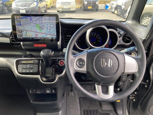 Ｎ－ＢＯＸカスタム Ｇ　ＳＳパッケージ　４ＷＤ　パナソニック製９インチフルセグＳＤナビ　Ｂカメラ　スマートキープッシュスタート　ステアリングスイッチ　片側パワースライド　ＨＩＤオートライト　Ｆフォグ　横滑り防止　社外ミラー型ドラレコ　ＥＴＣ（3枚目）