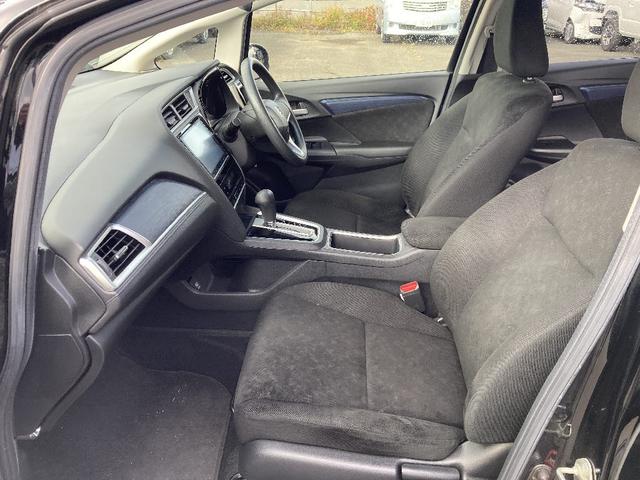 シャトル Ｇ　ギャザーズ９インチフルセグナビ　ＤＶＤ／Ｂ－Ｔ　Ｂカメラ　スマートキー／プッシュスタート　Ａストップ　アイドリングストップ　横滑り防止　ＥＴＣ　ＬＥＤオートライト　フロントフォグ　社外１５インチＡ（9枚目）