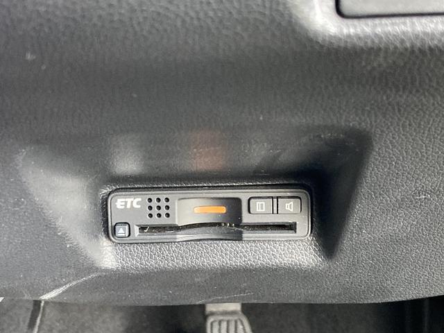 シャトル Ｇ　ギャザーズ９インチフルセグナビ　ＤＶＤ／Ｂ－Ｔ　Ｂカメラ　スマートキー／プッシュスタート　Ａストップ　アイドリングストップ　横滑り防止　ＥＴＣ　ＬＥＤオートライト　フロントフォグ　社外１５インチＡ（14枚目）