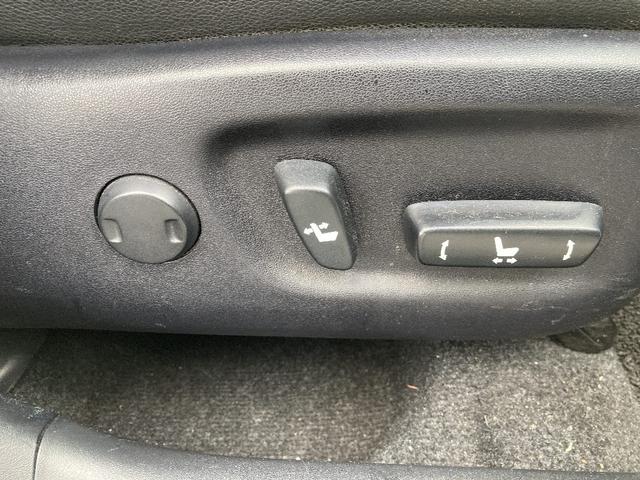 プリウス Gツーリングセレクション LEDヘッドライト 純正17インチアルミホイール パワーシート コーナーセンサー クルーズコントロール バックモニター ドライブレコーダー ETC ステアリングリモコン(13枚目)