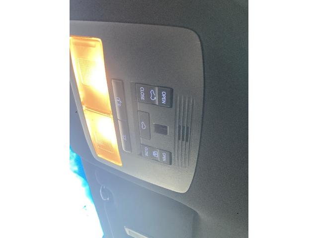 ハリアー エレガンス　Ｇ’ｓ　４ＷＤ　純正９インチＳＤナビ　ムーンルーフ　寒冷地仕様　フルセグ　ＤＶＤ再生　ＬＥＤライト　専用１９インチアルミ　スマートキー　バックカメラ　専用エアロ　ワンオーナー（12枚目）