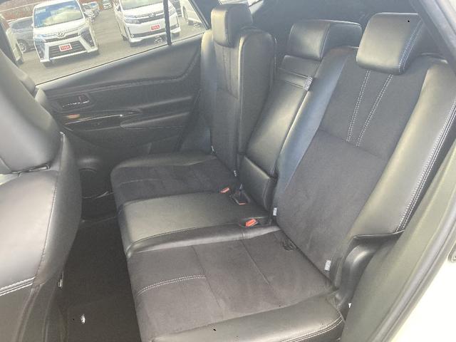 ハリアー エレガンス　Ｇ’ｓ　４ＷＤ　純正９インチＳＤナビ　ムーンルーフ　寒冷地仕様　フルセグ　ＤＶＤ再生　ＬＥＤライト　専用１９インチアルミ　スマートキー　バックカメラ　専用エアロ　ワンオーナー（16枚目）