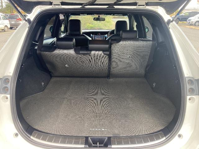 ハリアー エレガンス　Ｇ’ｓ　４ＷＤ　純正９インチＳＤナビ　ムーンルーフ　寒冷地仕様　フルセグ　ＤＶＤ再生　ＬＥＤライト　専用１９インチアルミ　スマートキー　バックカメラ　専用エアロ　ワンオーナー（17枚目）