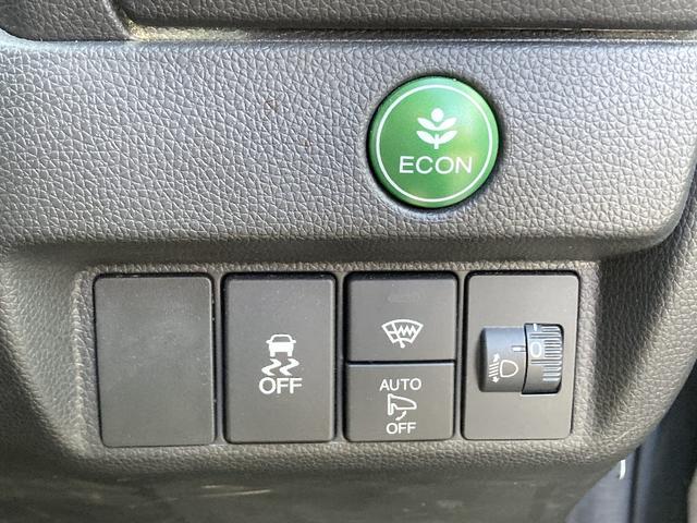 フィット 13G・F 4WD 純正SDナビ フルセグ バックカメラ DVD再生 横滑り防止 社外15インチアルミ スマートキー ETC オートリトラミラー ステアリングリモコン(10枚目)