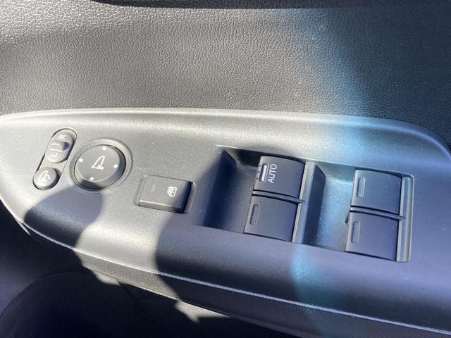 フィット 13G・F 4WD 純正SDナビ フルセグ バックカメラ DVD再生 横滑り防止 社外15インチアルミ スマートキー ETC オートリトラミラー ステアリングリモコン(35枚目)