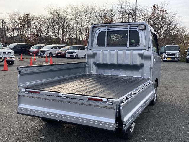 ハイゼットトラック スタンダード　農用スペシャル　４ＷＤ　スタンダード農用スペシャル　１オーナー車　スーパーデフロック　リア４枚リーフスプリング　エアコン　スピーカー内蔵ＡＭ／ＦＭラジオ　１オーナー　大型荷台作業灯　エアバッグ　選べるカラーパック（10枚目）
