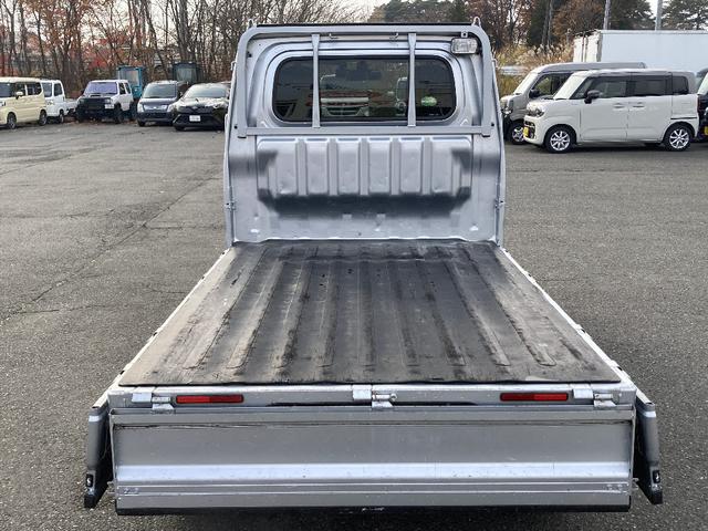 ハイゼットトラック スタンダード　農用スペシャル　４ＷＤ　スタンダード農用スペシャル　１オーナー車　スーパーデフロック　リア４枚リーフスプリング　エアコン　スピーカー内蔵ＡＭ／ＦＭラジオ　１オーナー　大型荷台作業灯　エアバッグ　選べるカラーパック（11枚目）