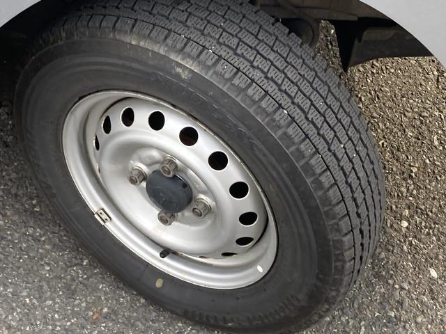 ハイゼットトラック スタンダード　農用スペシャル　４ＷＤ　スタンダード農用スペシャル　１オーナー車　スーパーデフロック　リア４枚リーフスプリング　エアコン　スピーカー内蔵ＡＭ／ＦＭラジオ　１オーナー　大型荷台作業灯　エアバッグ　選べるカラーパック（28枚目）