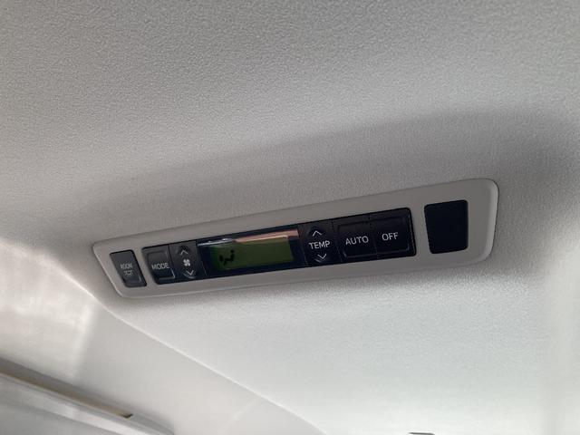 アルファード ２４０Ｓ　タイプゴールドＩＩ　４ＷＤ　ハーフレザーシート　ルーフイルミネーション　ナノイー　３６０度ドラレコ　ＥＴＣ　クルーズコントロール　純正９インチＳＤナビ　ＤＴＶ／ＣＤ／ＳＤ／ＢＴ可　両側スライドドア　ウッド調ステアリング（13枚目）