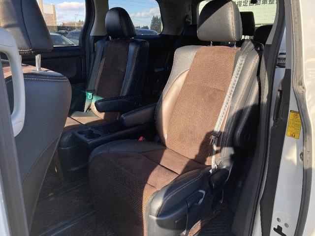 アルファード ２４０Ｓ　タイプゴールドＩＩ　４ＷＤ　ハーフレザーシート　ルーフイルミネーション　ナノイー　３６０度ドラレコ　ＥＴＣ　クルーズコントロール　純正９インチＳＤナビ　ＤＴＶ／ＣＤ／ＳＤ／ＢＴ可　両側スライドドア　ウッド調ステアリング（24枚目）