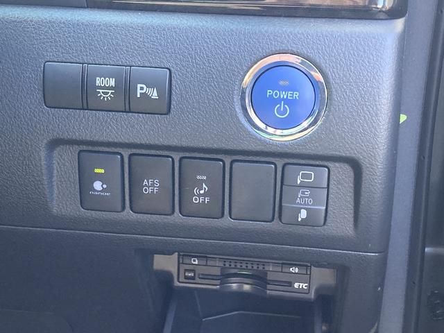 ヴェルファイアハイブリッド ＺＲ　４ＷＤ　社外ＳＤナビ　フルセグ　純正エアロ　純正１６インチアルミ　両側電動スライドドア　ＥＴＣ　クルーズコントロール　バックカメラ　ＡＦＳ　ウッドコンビステア　ＨＩＤヘッドライト（11枚目）