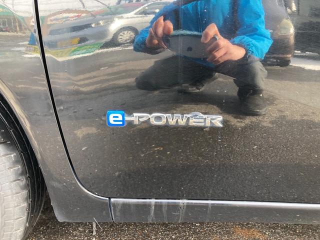 ノート ｅ－パワー　Ｘ　ＦＯＵＲ　４ＷＤ　ＣＶＴ　社外ナビ　ＤＶＤ再生　Ｂｌｕｅｔｏｏｔｈ　バックカメラ　ＥＴＣ　前方ドラレコ　キーフリー　プッシュスタート　プライバシーガラス　電格ミラー　オートライト　横滑り防止装置　衝突軽減装置（39枚目）