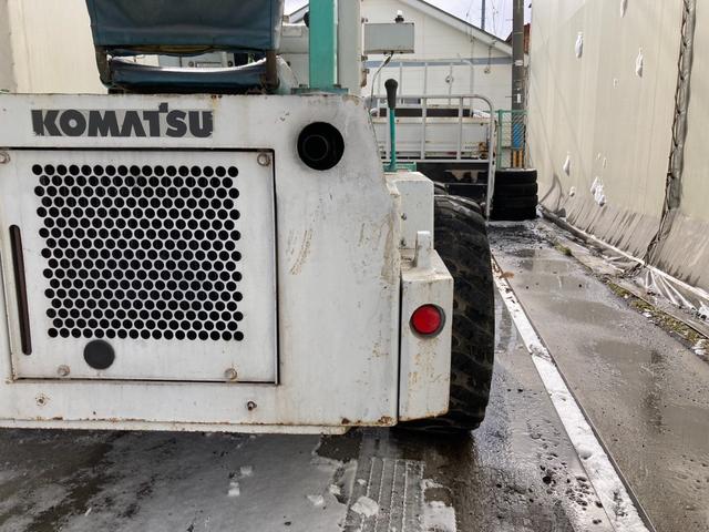 　コマツ　スキッドローダー　ＳＫ０５　除雪機　ディーゼル　オートマチック　１２６３ｈ　キャノピー　タイヤチェーン有り　タイヤサイズ１０－１６．５　純正シート　方向指示器　ナンバー取得可能　小松ゼノア(16枚目)