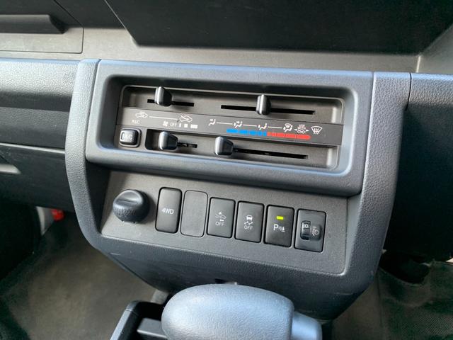 ハイゼットトラック ジャンボＳＡＩＩＩｔ　４ＷＤ　リフトアップ　１５インチアルミ＆ゴツゴツタイヤ　社外テールランプ　ナビ　フルセグＴＶ　Ｂｌｕｅｔｏｏｔｈオーディオ　シートカバー　ＬＥＤヘッド　ＬＥＤフォグ　Ｐセンサー　レーンキープアシスト（14枚目）