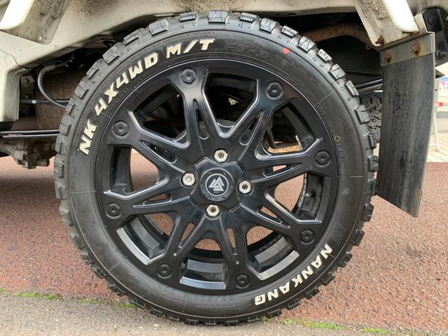 ハイゼットトラック ジャンボＳＡＩＩＩｔ　４ＷＤ　リフトアップ　１５インチアルミ＆ゴツゴツタイヤ　社外テールランプ　ナビ　フルセグＴＶ　Ｂｌｕｅｔｏｏｔｈオーディオ　シートカバー　ＬＥＤヘッド　ＬＥＤフォグ　Ｐセンサー　レーンキープアシスト（28枚目）