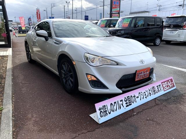 ８６ Ｇ　オートクルーズ機能付きＰＩＶＯＴスロコン　ＴＲＤストラットタワーバー　Ｂｌｕｅｔｏｏｔｈオーディオ付きディスプレイオーディオ　ＥＴＣ　純正１６インチアルミ　ドラレコ（6枚目）