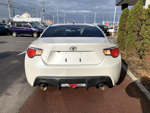 ８６ Ｇ　オートクルーズ機能付きＰＩＶＯＴスロコン　ＴＲＤストラットタワーバー　Ｂｌｕｅｔｏｏｔｈオーディオ付きディスプレイオーディオ　ＥＴＣ　純正１６インチアルミ　ドラレコ（8枚目）