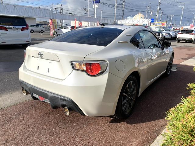 ８６ Ｇ　オートクルーズ機能付きＰＩＶＯＴスロコン　ＴＲＤストラットタワーバー　Ｂｌｕｅｔｏｏｔｈオーディオ付きディスプレイオーディオ　ＥＴＣ　純正１６インチアルミ　ドラレコ（9枚目）