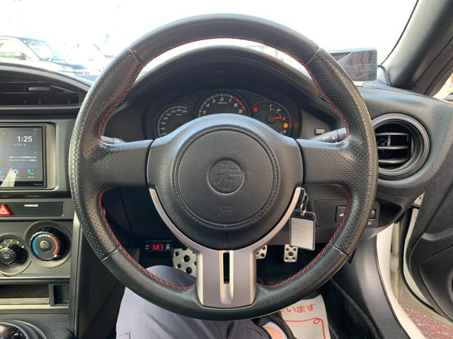 ８６ Ｇ　オートクルーズ機能付きＰＩＶＯＴスロコン　ＴＲＤストラットタワーバー　Ｂｌｕｅｔｏｏｔｈオーディオ付きディスプレイオーディオ　ＥＴＣ　純正１６インチアルミ　ドラレコ（14枚目）