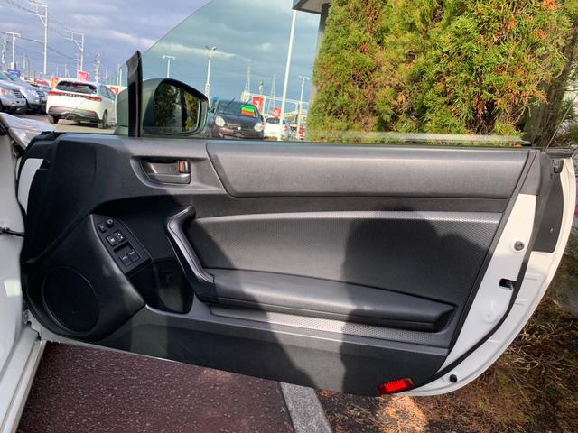 ８６ Ｇ　オートクルーズ機能付きＰＩＶＯＴスロコン　ＴＲＤストラットタワーバー　Ｂｌｕｅｔｏｏｔｈオーディオ付きディスプレイオーディオ　ＥＴＣ　純正１６インチアルミ　ドラレコ（18枚目）