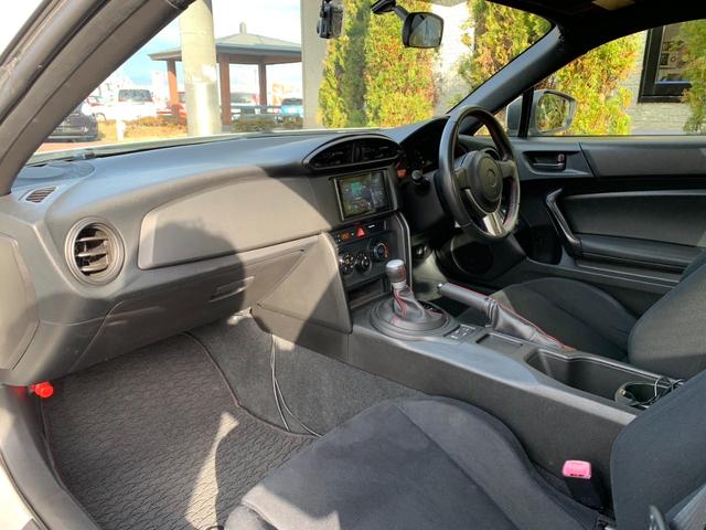 ８６ Ｇ　オートクルーズ機能付きＰＩＶＯＴスロコン　ＴＲＤストラットタワーバー　Ｂｌｕｅｔｏｏｔｈオーディオ付きディスプレイオーディオ　ＥＴＣ　純正１６インチアルミ　ドラレコ（22枚目）