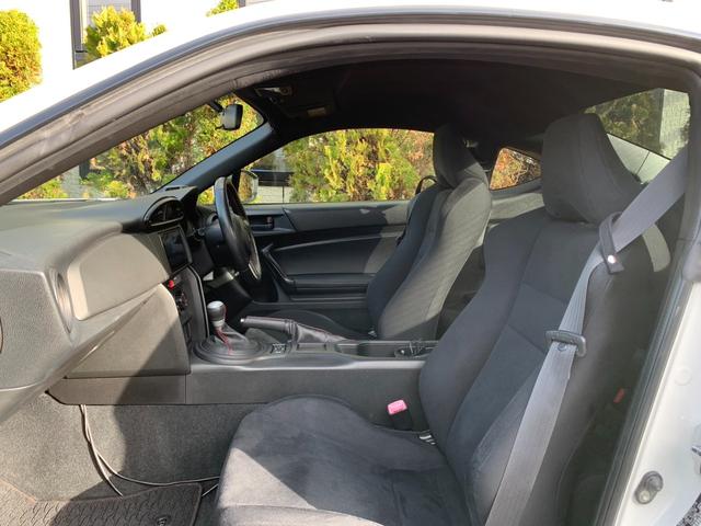 ８６ Ｇ　オートクルーズ機能付きＰＩＶＯＴスロコン　ＴＲＤストラットタワーバー　Ｂｌｕｅｔｏｏｔｈオーディオ付きディスプレイオーディオ　ＥＴＣ　純正１６インチアルミ　ドラレコ（23枚目）