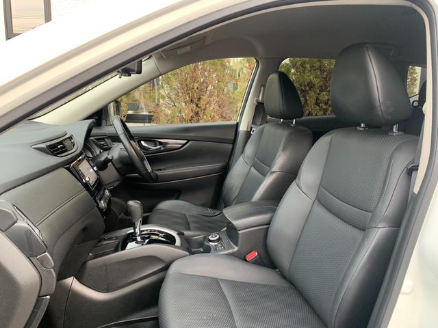 エクストレイル ２０Ｘｉ　ハイブリッド　４ＷＤ　衝突被害軽減装置　純正ナビ　フルセグＴＶ　全方位カメラ　Ｂｌｕｅｔｏｏｔｈオーディオ　ＥＴＣ　デジタルインナーミラー　ドラレコ　電動リアゲート　クリアランスソナー　プロパイロット　全席シートＨ（32枚目）