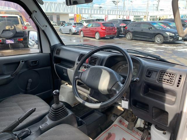 キャリイトラック ＫＣパワステ　切り替え４ＷＤ　三方開　５速マニュアル車　ＭＴ軽トラック　純正オーディオ（16枚目）