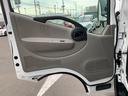 　平ボディ１．５ｔ　切替４ＷＤ　３０００ｃｃディーゼルターボ　坂道発進補助装置　三方開　フロントフォグ　リアシングルタイヤ　ミラーヒーター　電動格納ミラー　キーレスエントリー　マニュアル５速（22枚目）