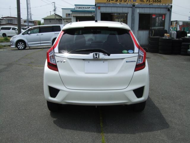 フィットハイブリッド Ｆパッケージ　４ＷＤ　ハイブリッド　ＥＴＣ　スマートキー　ＡＴ　盗難防止システム　衝突安全ボディ　アルミホイール　ＡＢＳ　ＥＳＣ　エアコン（18枚目）