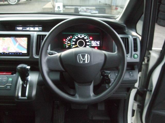 ステップワゴン Ｇ　４ＷＤ　ナビ　両側スライドドア　キーレスエントリー　３列シート　ＡＴ　盗難防止システム　衝突安全ボディ　ＡＢＳ　エアコン　パワーステアリング　パワーウィンドウ　運転席エアバッグ（2枚目）