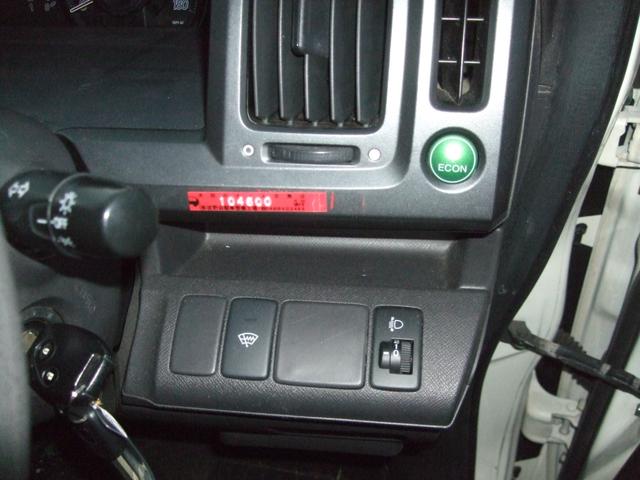 ステップワゴン Ｇ　４ＷＤ　ナビ　両側スライドドア　キーレスエントリー　３列シート　ＡＴ　盗難防止システム　衝突安全ボディ　ＡＢＳ　エアコン　パワーステアリング　パワーウィンドウ　運転席エアバッグ（4枚目）