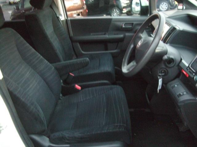 ステップワゴン Ｇ　４ＷＤ　ナビ　両側スライドドア　キーレスエントリー　３列シート　ＡＴ　盗難防止システム　衝突安全ボディ　ＡＢＳ　エアコン　パワーステアリング　パワーウィンドウ　運転席エアバッグ（6枚目）