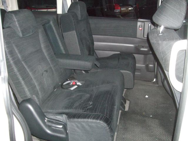 ステップワゴン Ｇ　４ＷＤ　ナビ　両側スライドドア　キーレスエントリー　３列シート　ＡＴ　盗難防止システム　衝突安全ボディ　ＡＢＳ　エアコン　パワーステアリング　パワーウィンドウ　運転席エアバッグ（7枚目）