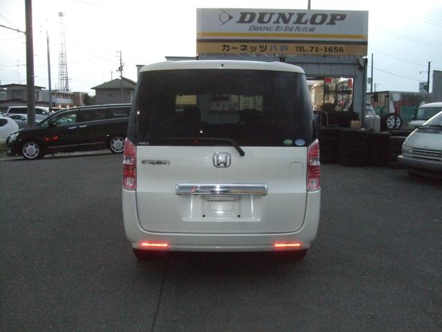 ステップワゴン Ｇ　４ＷＤ　ナビ　両側スライドドア　キーレスエントリー　３列シート　ＡＴ　盗難防止システム　衝突安全ボディ　ＡＢＳ　エアコン　パワーステアリング　パワーウィンドウ　運転席エアバッグ（16枚目）