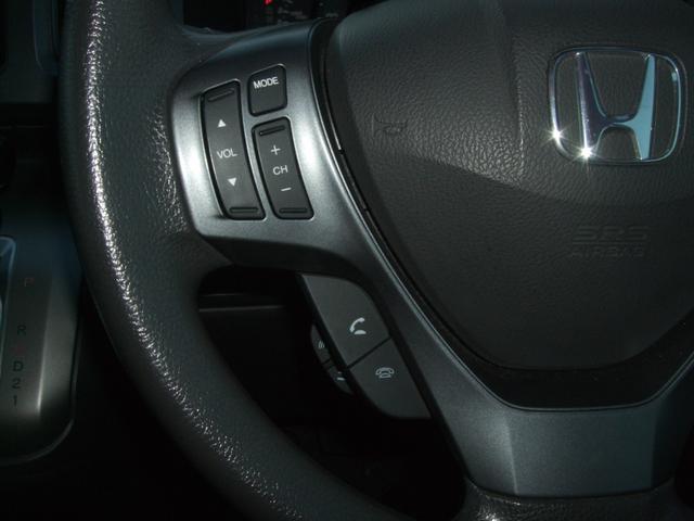 ステップワゴン Ｇ　ＨＤＤナビ　スマートスタイルエディション　４ＷＤ　ＥＴＣ　バックカメラ　ナビ　両側電動スライドドア　ＨＩＤ　スマートキー　３列シート　ウォークスルー　ＡＴ　ＵＳＢ　盗難防止システム　衝突安全ボディ　ＡＢＳ　エアコン　パワーステアリング（8枚目）