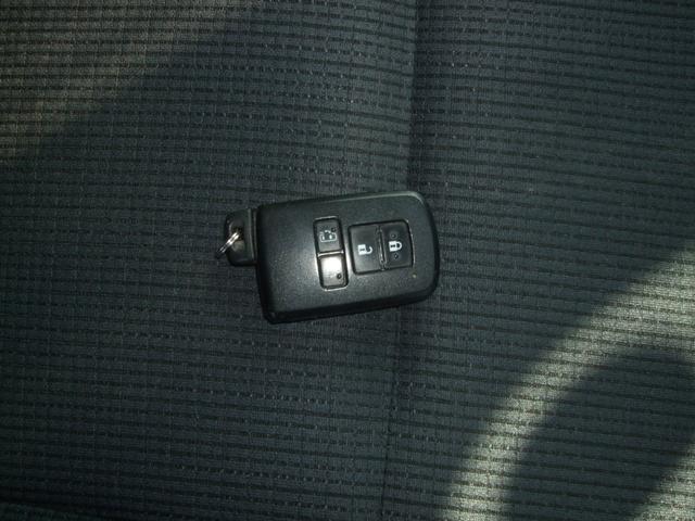 シエンタ G 4WD ETC レーンアシスト 衝突被害軽減システム 両側電動スライドドア オートマチックハイビーム スマートキー 電動格納ミラー CVT アルミホイール 盗難防止システム 衝突安全ボディ ABS(9枚目)