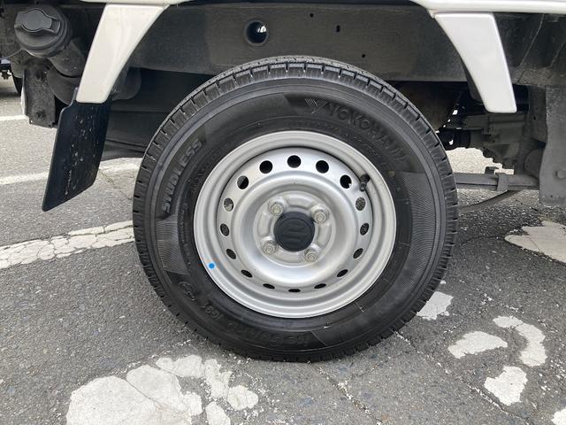 キャリイトラック ＫＣエアコン・パワステ農繁仕様　６６０　ＫＣ　エアコン・パワステ　ＭＴ　農繁仕様　３方開　４ＷＤ　八戸　中古車　パワステ　（シルキーシルバーメタリック）　軽トラック　５速マニュアル（22枚目）