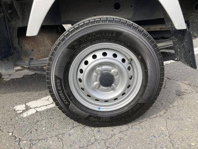 キャリイトラック ＫＣエアコン・パワステ農繁仕様　６６０　ＫＣ　エアコン・パワステ　ＭＴ　農繁仕様　３方開　４ＷＤ　八戸　中古車　パワステ　（シルキーシルバーメタリック）　軽トラック　５速マニュアル（23枚目）