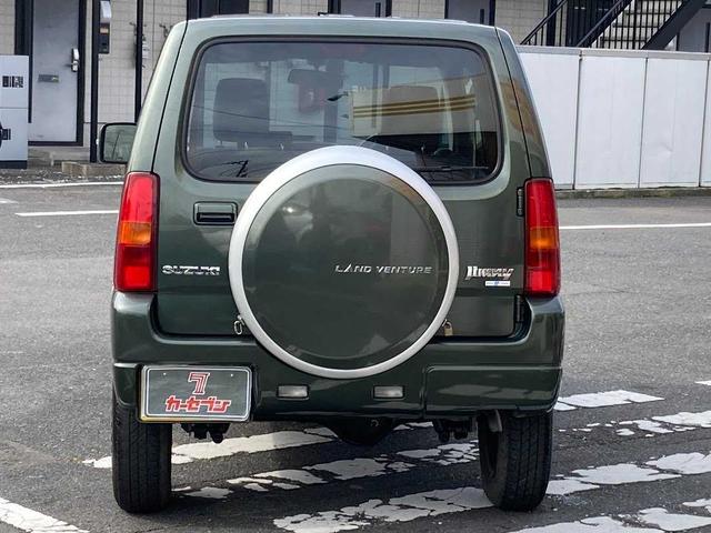 ジムニー ランドベンチャー　４ＷＤ　マニュアル５速　ターボ　ＣＤラジオ　シートヒーター　盗難防止システム　衝突安全ボディ　電動格納ミラー　運転駅助手席エアバック　ＡＢＳ　フォグランプ　ヘットライトレベライザー　ＭＴ　軽自動車（4枚目）