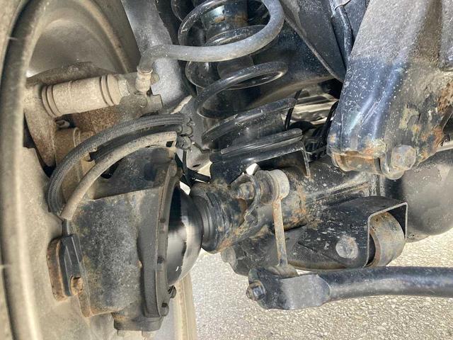 ジムニー ランドベンチャー　４ＷＤ　マニュアル５速　ターボ　ＣＤラジオ　シートヒーター　盗難防止システム　衝突安全ボディ　電動格納ミラー　運転駅助手席エアバック　ＡＢＳ　フォグランプ　ヘットライトレベライザー　ＭＴ　軽自動車（35枚目）