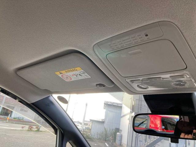 ヴォクシー Ｘ　４ＷＤ　７名　両側電動スライド　ワンセグナビ　ｂｌｕｅｔｏｏｒｔｈ接続　バックカメラ　ウォークスルー　３列シート　ＬＥＤヘットランプ　横滑り防止装置　盗難防止システム　衝突被害軽減システム（11枚目）