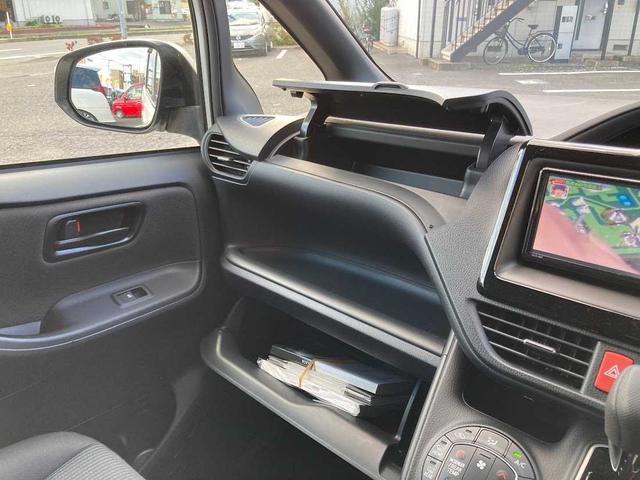 ヴォクシー Ｘ　４ＷＤ　７名　両側電動スライド　ワンセグナビ　ｂｌｕｅｔｏｏｒｔｈ接続　バックカメラ　ウォークスルー　３列シート　ＬＥＤヘットランプ　横滑り防止装置　盗難防止システム　衝突被害軽減システム（33枚目）
